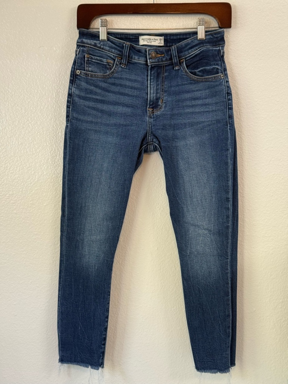 Abercrombie & Fitch The Super Skinny Ankle Jeans Medium Blue Wash Sz 26 Mid Rise